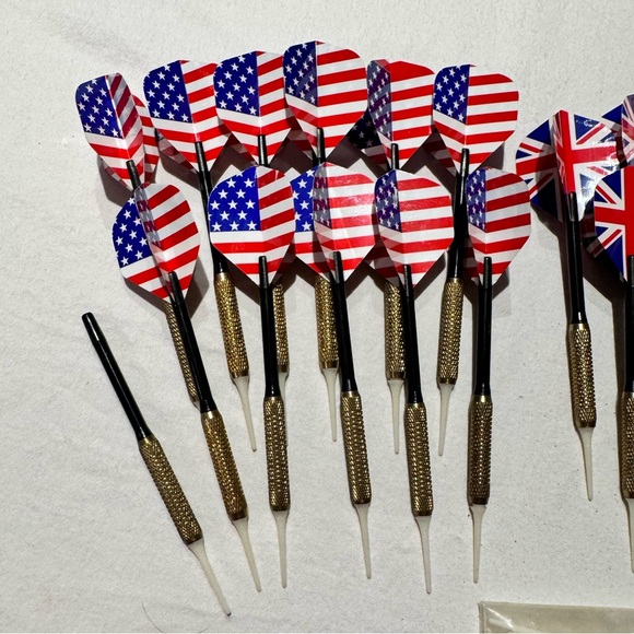 USA & UK Flag Darts Flights, with extra tips - 24 darts (missing 1 USA flag) - Picture 2 of 6